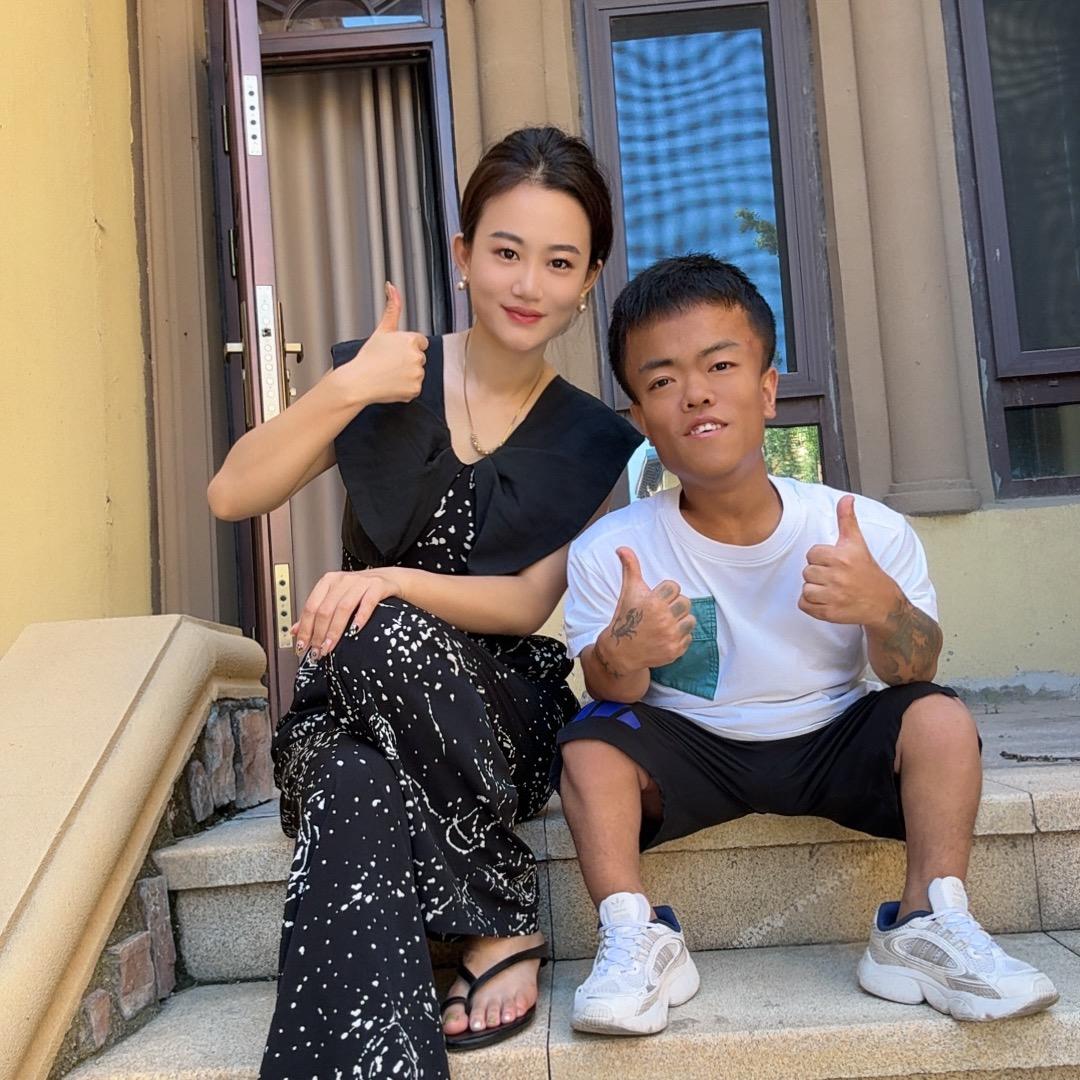 爱唱歌的姐弟（招才艺）