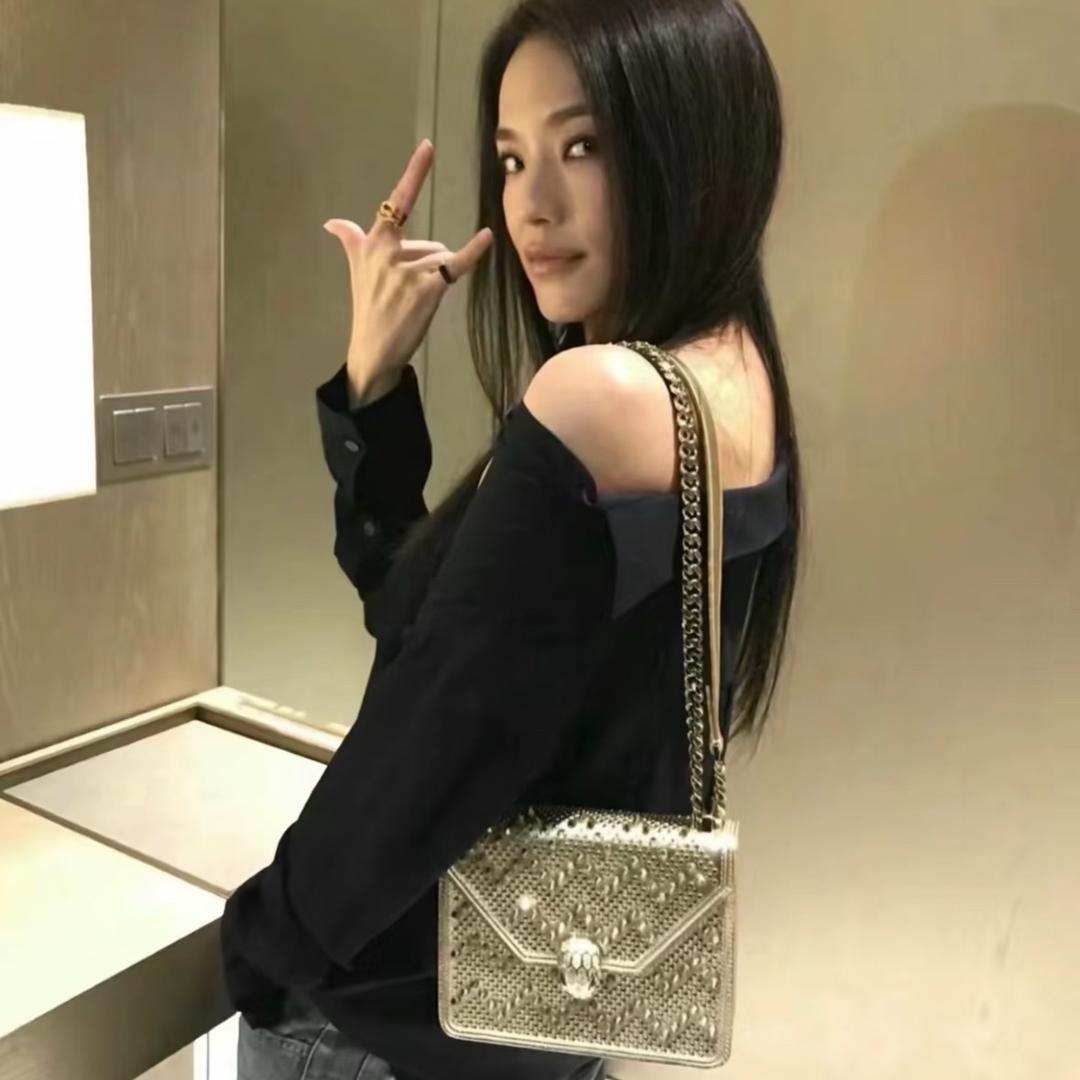 每天自己帅醒