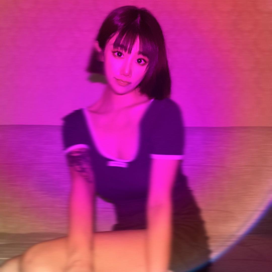 599