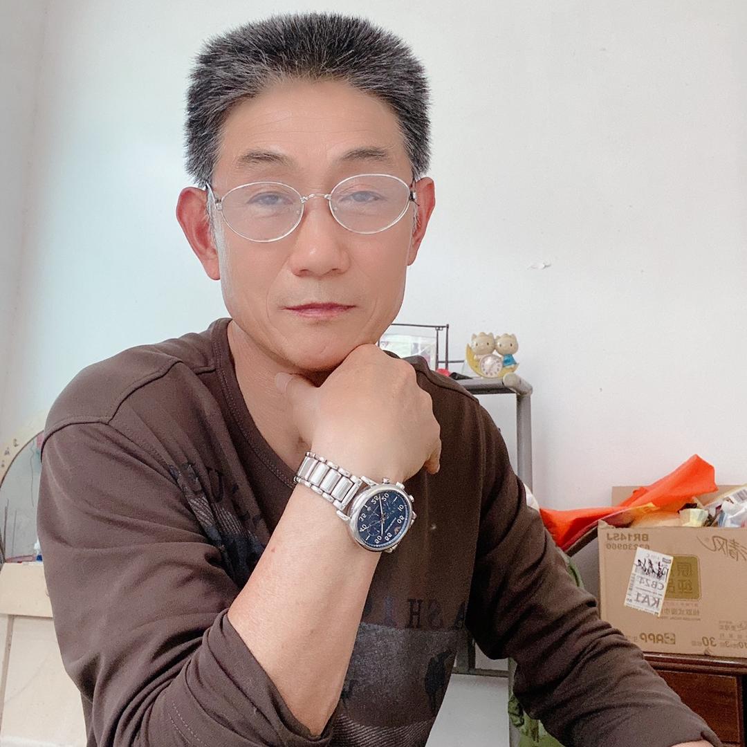 @帅哥🚔👨🏽‍✈️💪🏼😄.