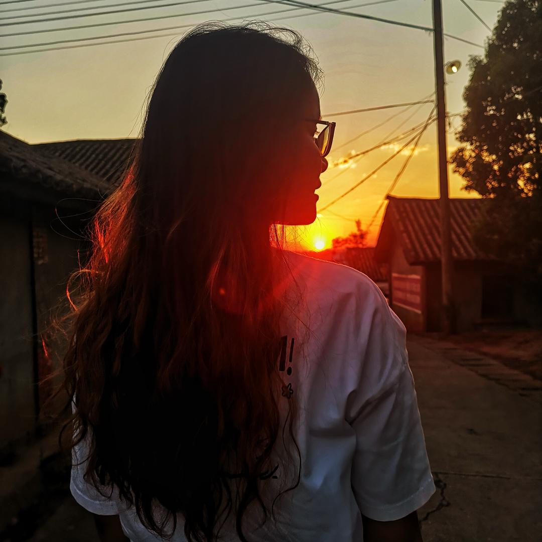 没有故事的周同学