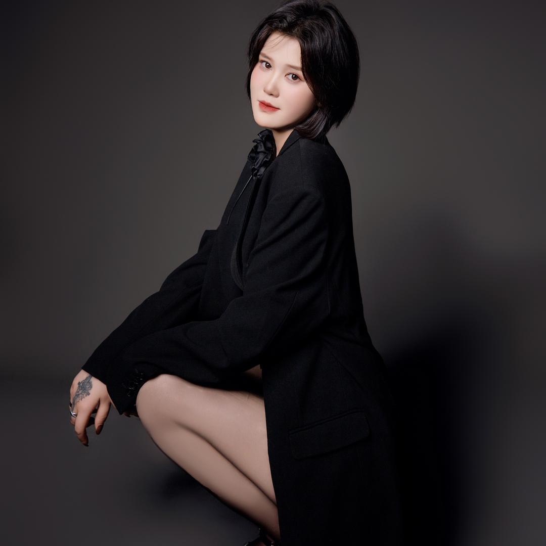 李 思🥂