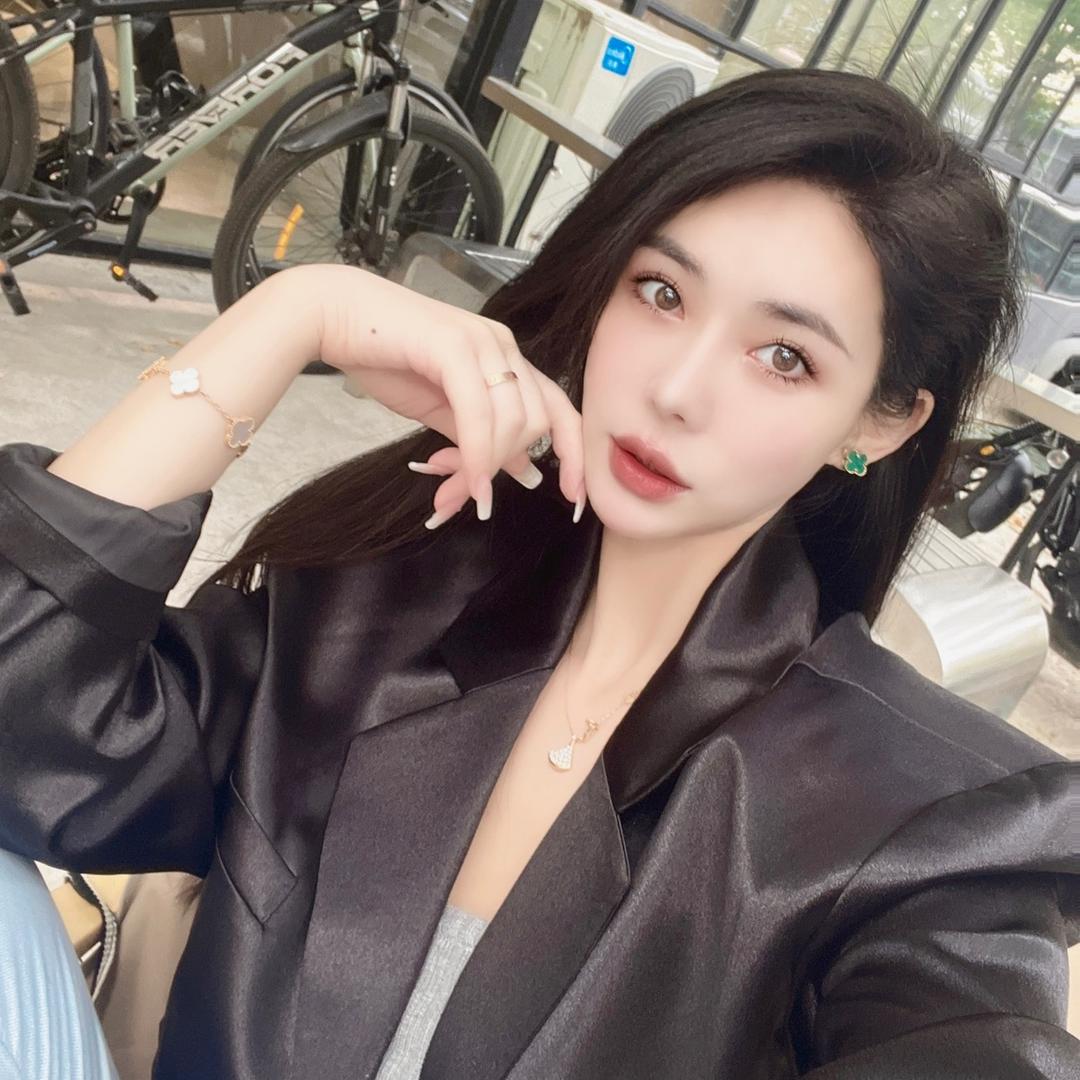Lucky  倩💄