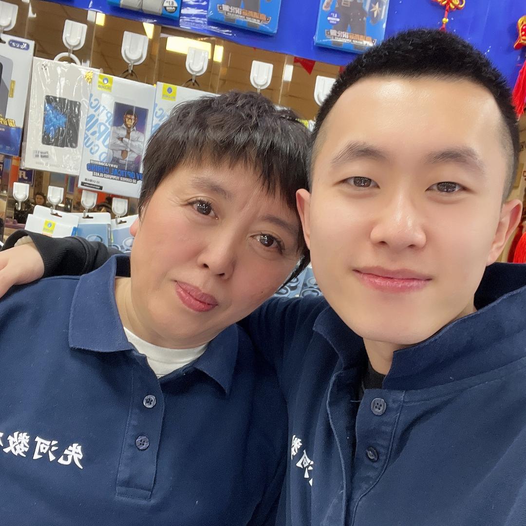 哈尔滨大世界通讯产品交易市场先河数码店