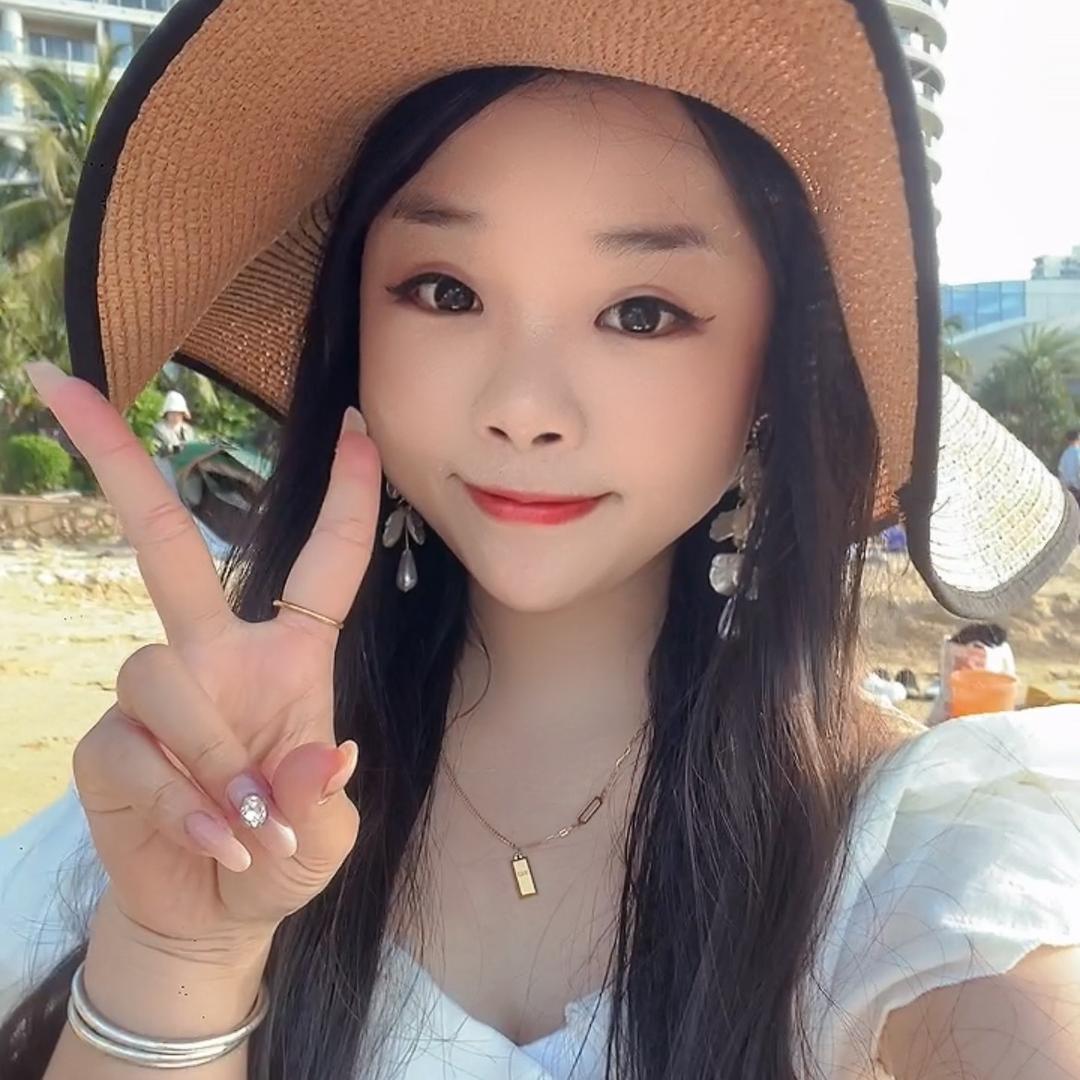 探店女孩平儿