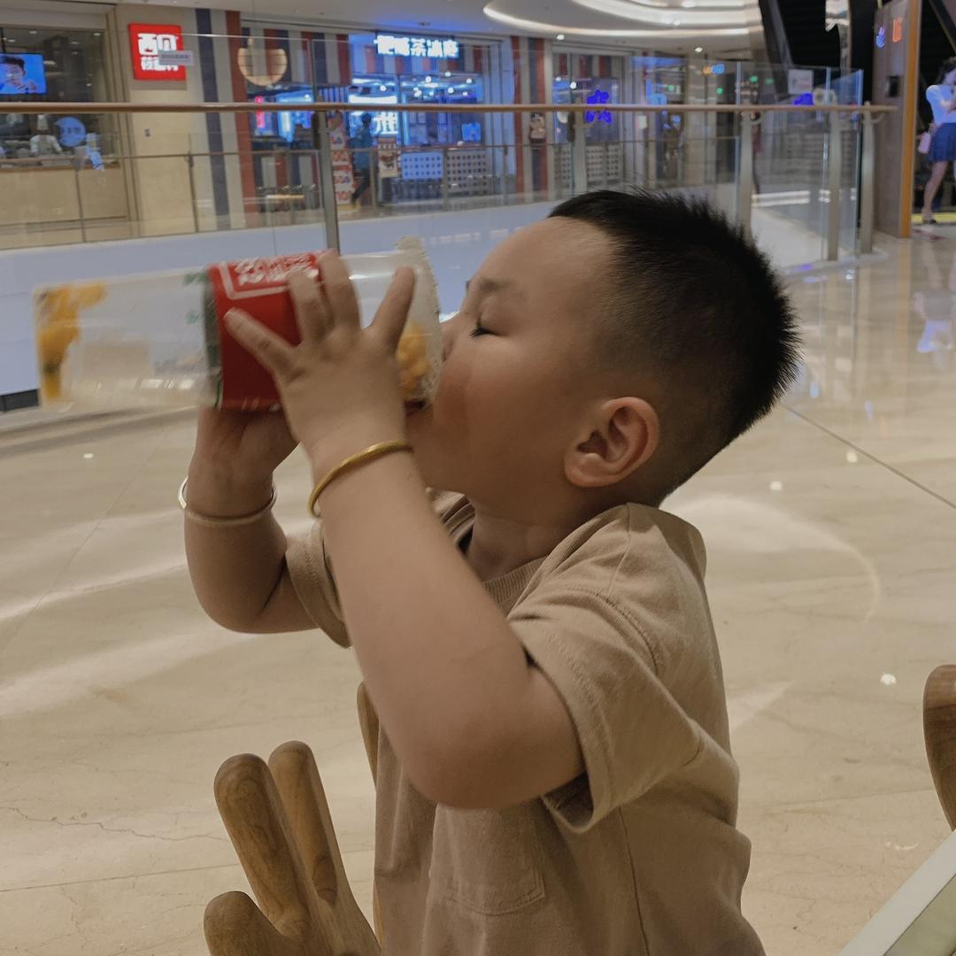 周周饿了