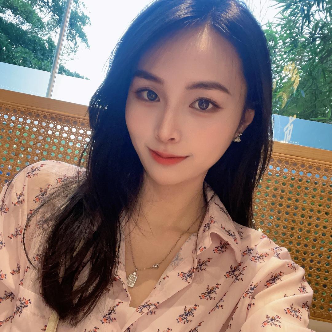 是娜娜吖~