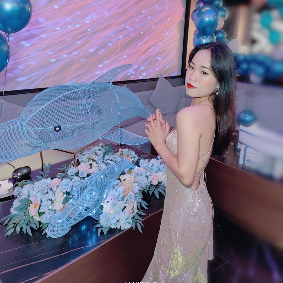 00后呆妹
