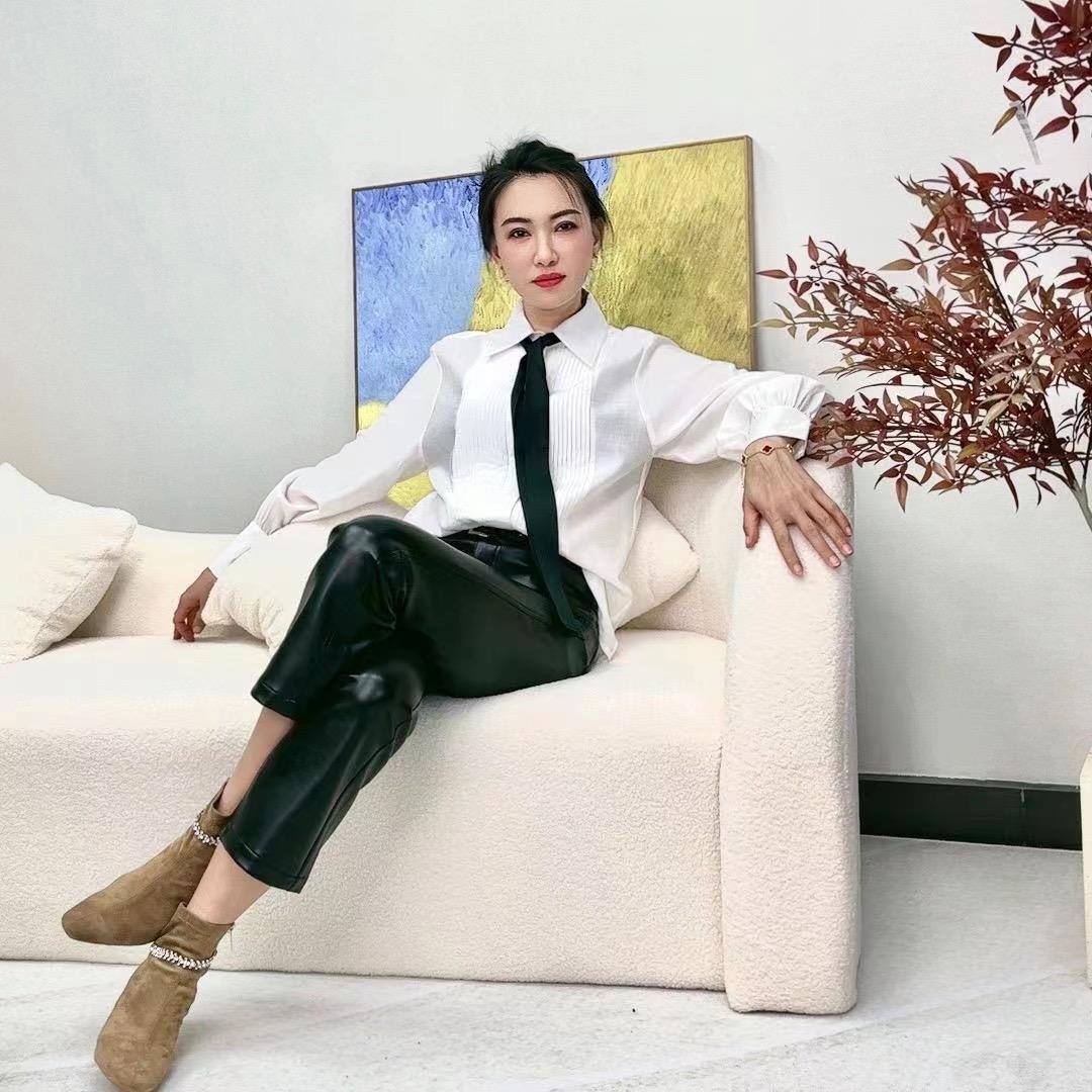 赞歌轻奢服饰商行