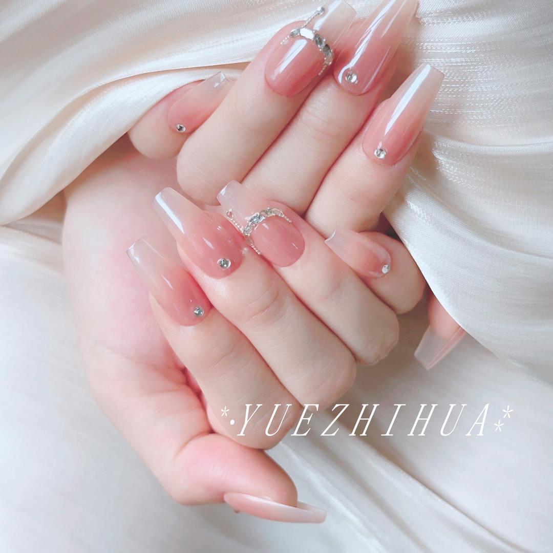 粤指花轻奢穿戴甲