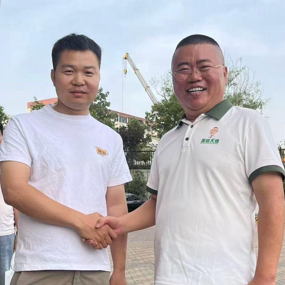 小蛋总（中秋礼品在橱窗）