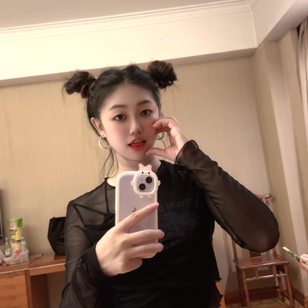 黄小魚໌є̶͜໑