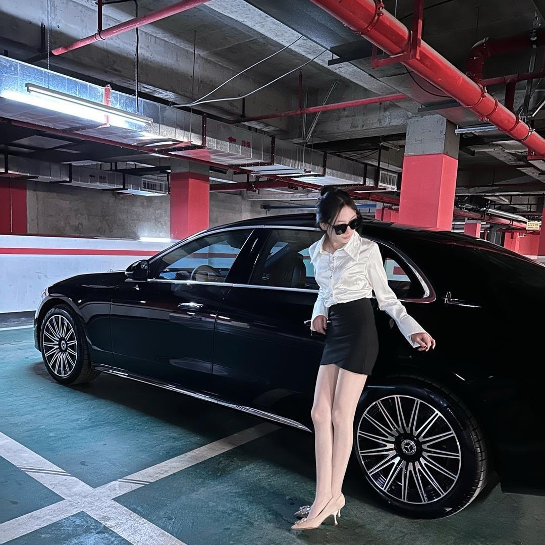 奔驰E姐