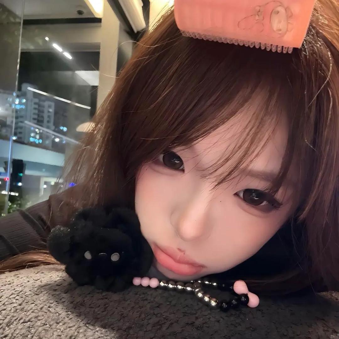 依依·