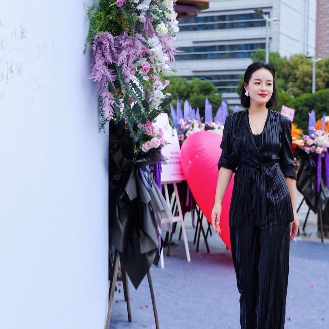 昆山八号货仓服饰店（直播）