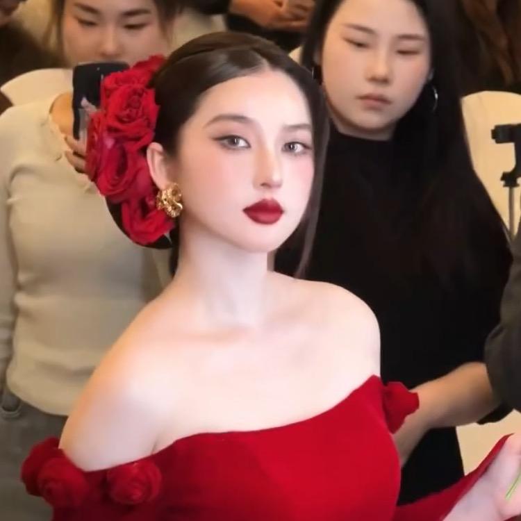 在信阳做素人化妆师的Yara