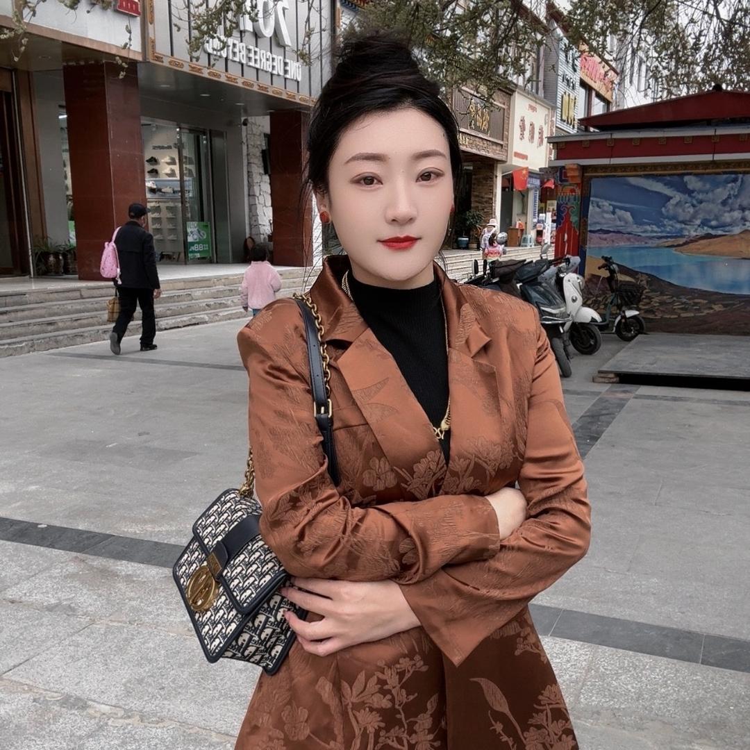 卓玛服装店个体店