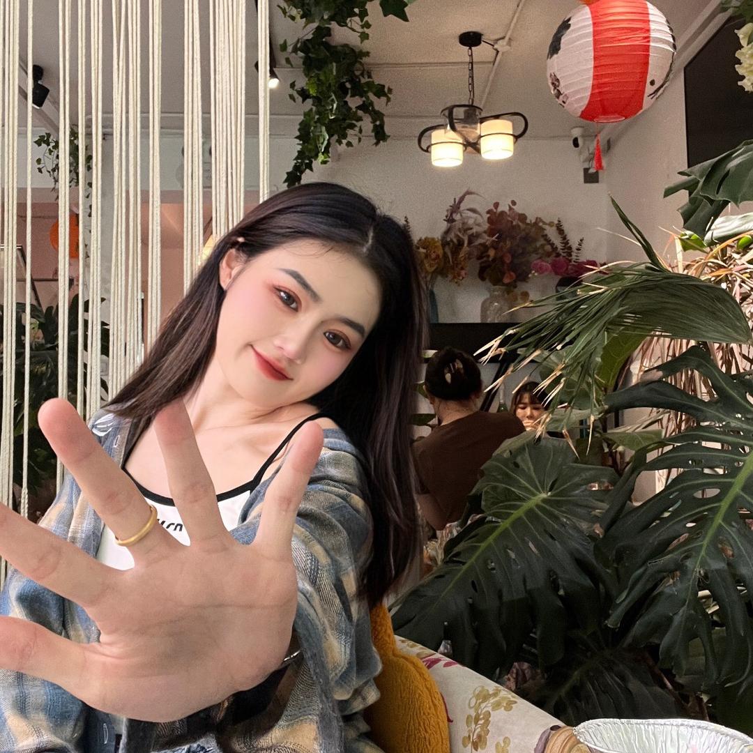 戴牙套的小阿萱
