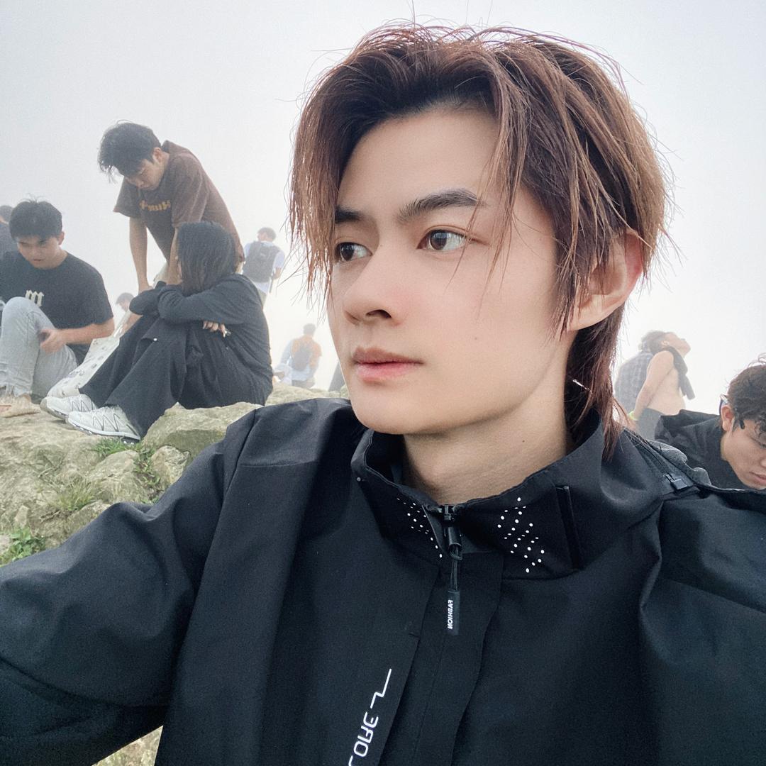 诗玛理发型设计林杰
