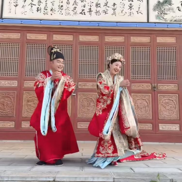 李宝宝（晓娜）美妆十万