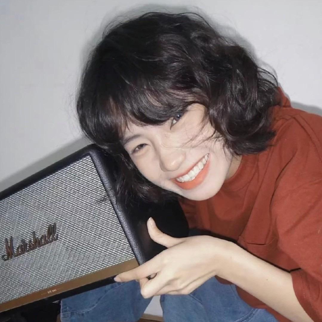 - 桃雾（努力创业摆摊卖面包中）