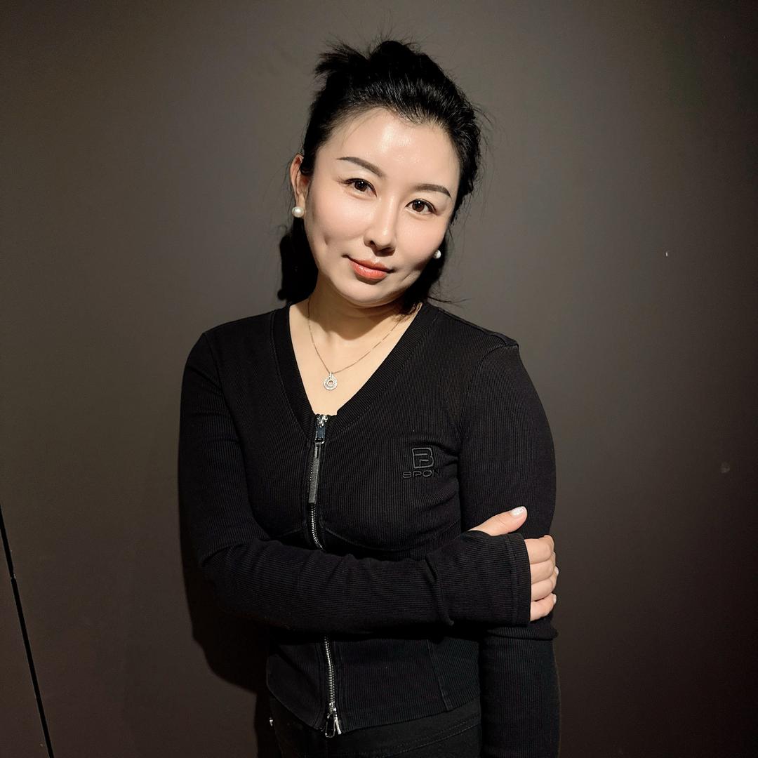 护城河边的曾英杰头像