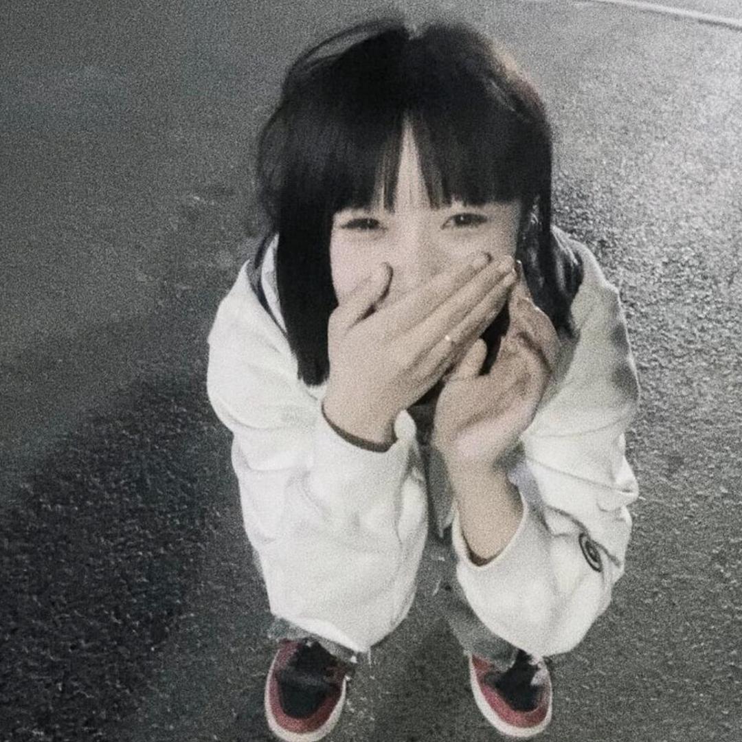 @妍