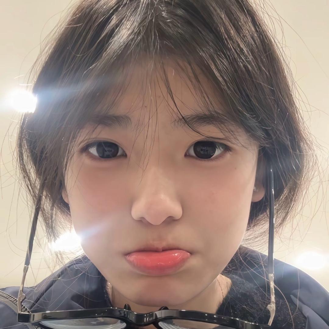 饱饱👧🏻.