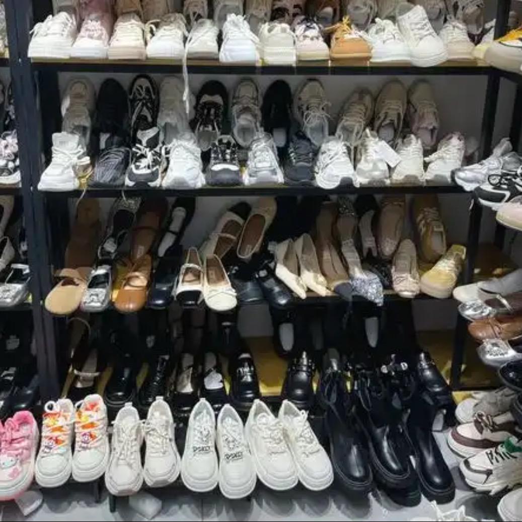 王中英双阳时尚服饰小铺