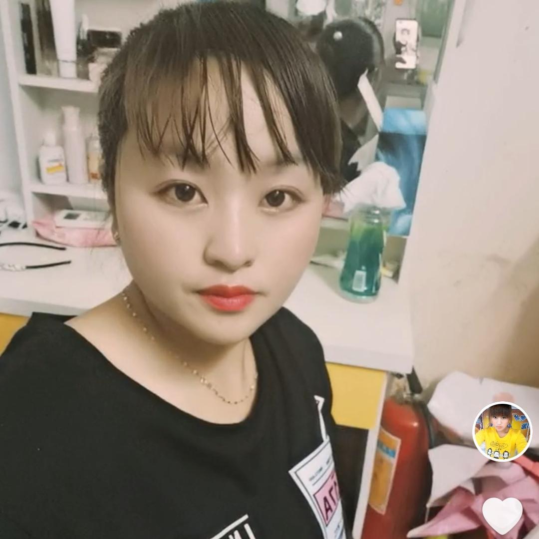 依依