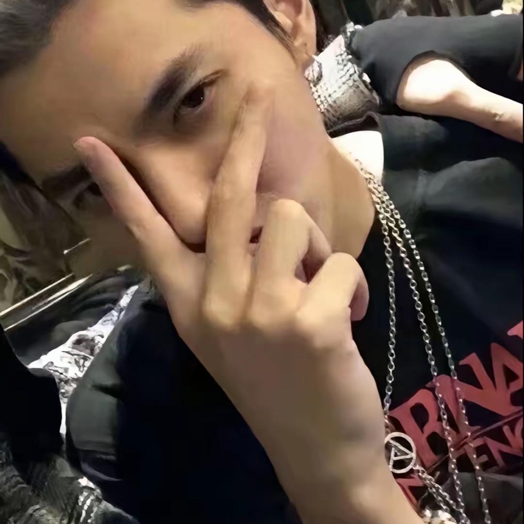 扶老奶奶闯红灯