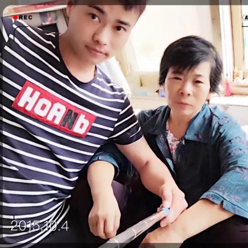 淡蓝色