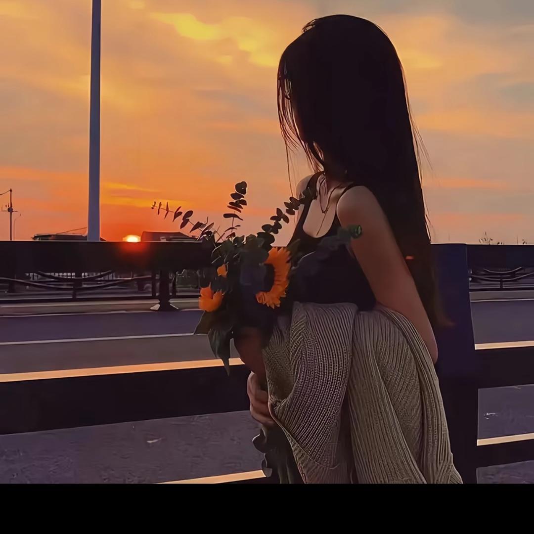 弹着木吉他🎸的抒情小姐