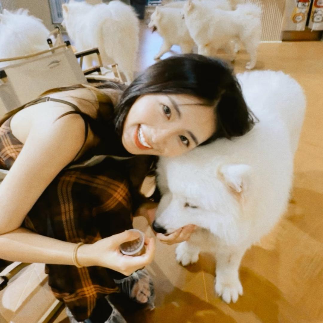 女二