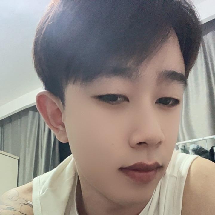 秦爱德