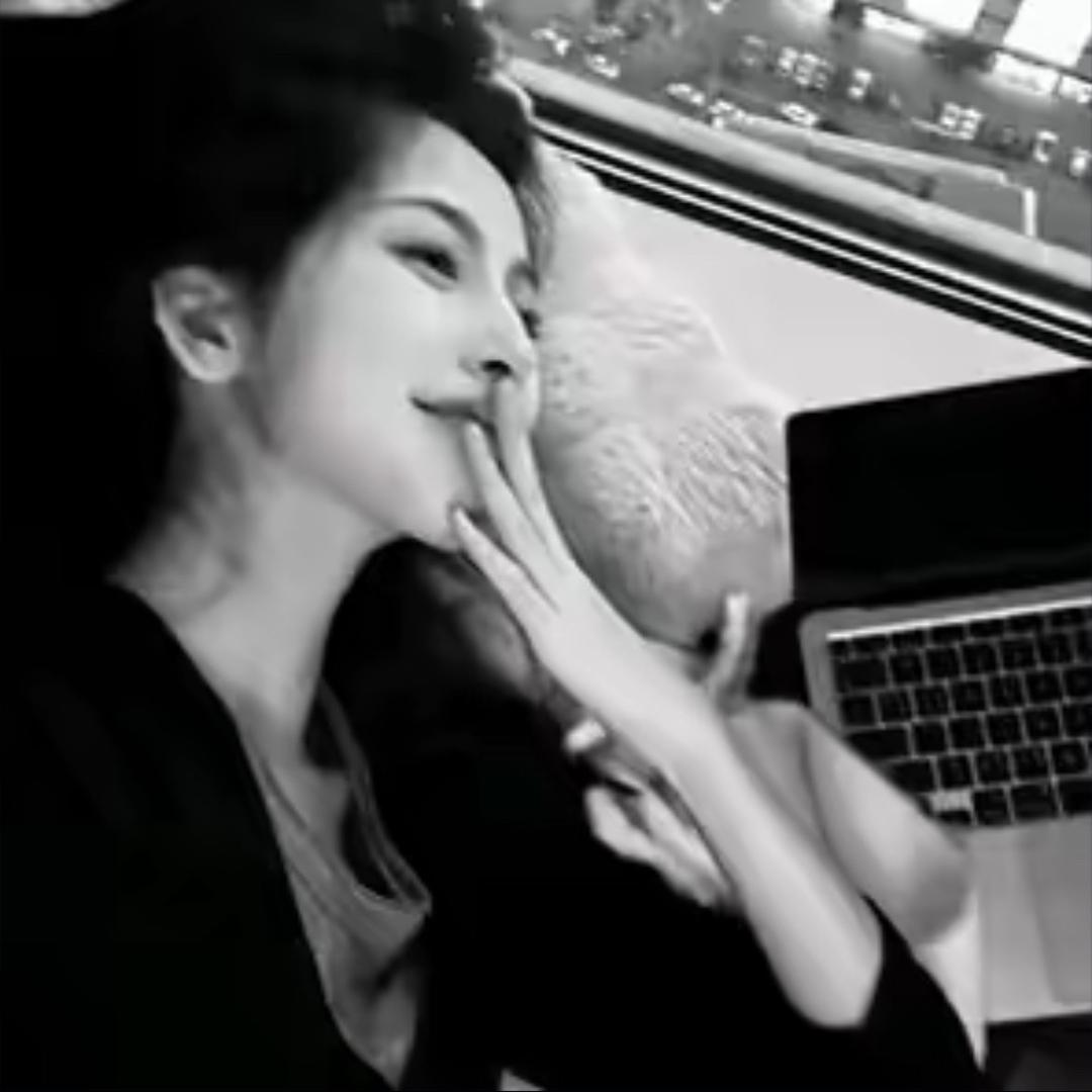 一夜醒来我成了坐拥六百栋大别墅的亿万富.