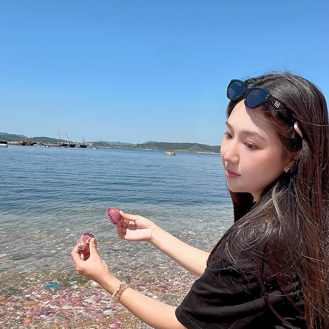 叁叁在海边