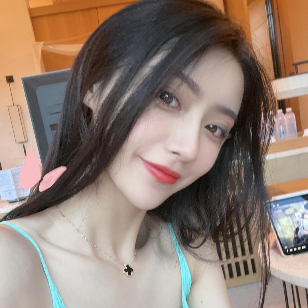 短耳朵兔萌萌