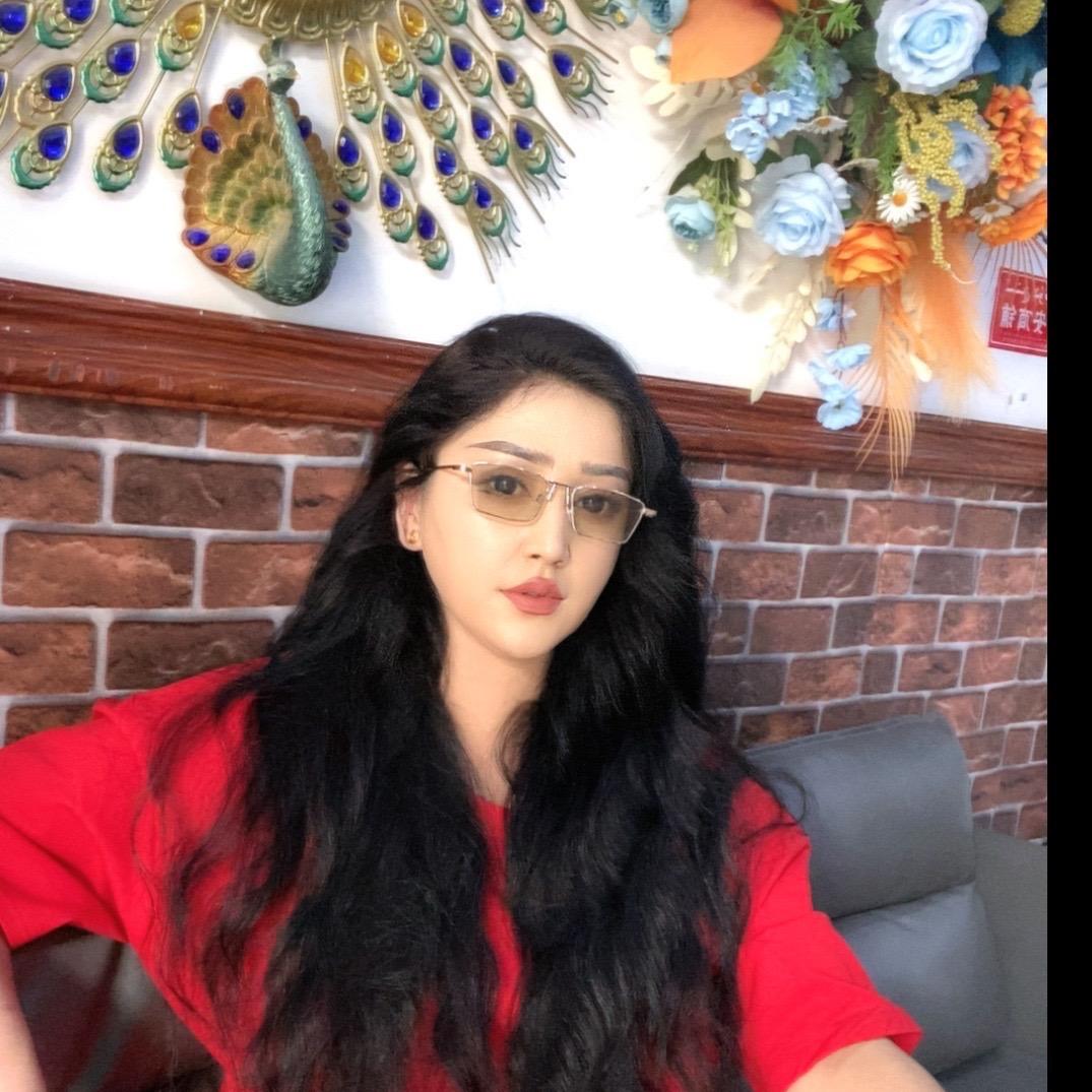 审美秘女装创始人