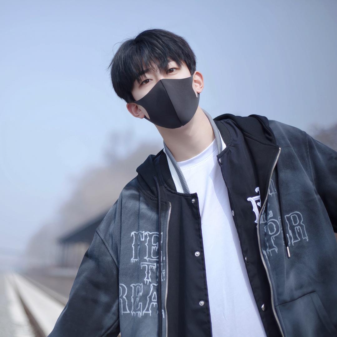 忆白