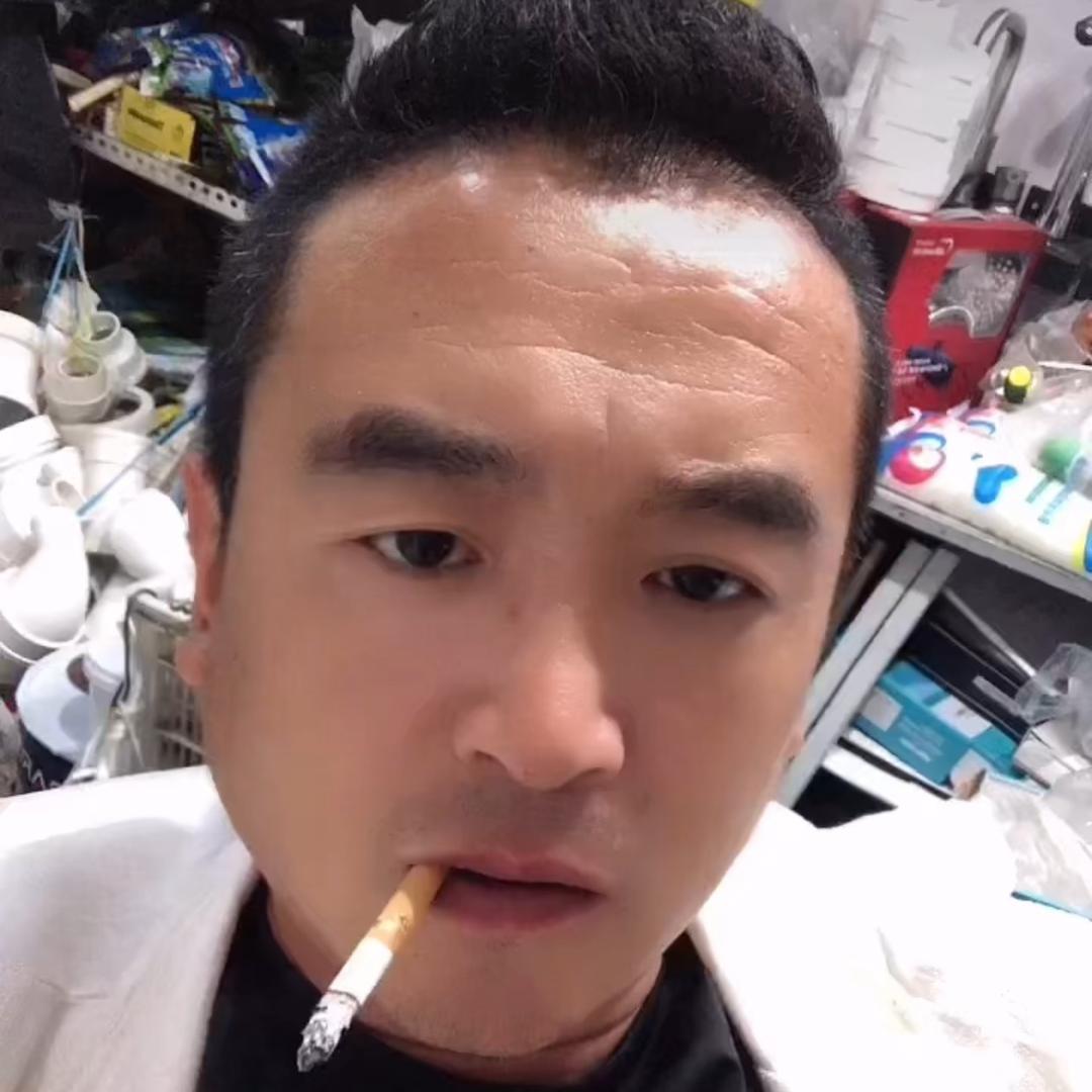 @走路捡个苹果@
