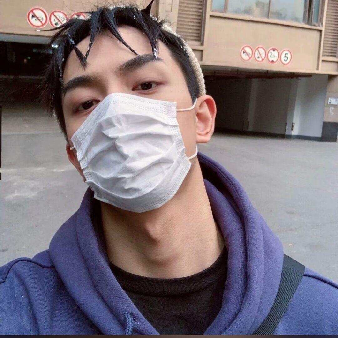 劉映奇.