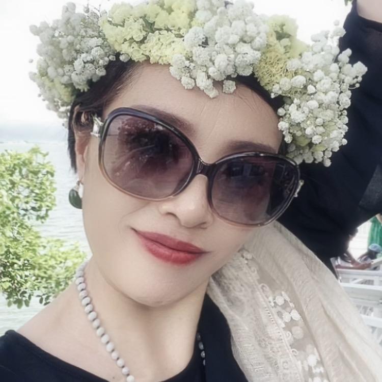 飘雪，梅花出自苦寒来