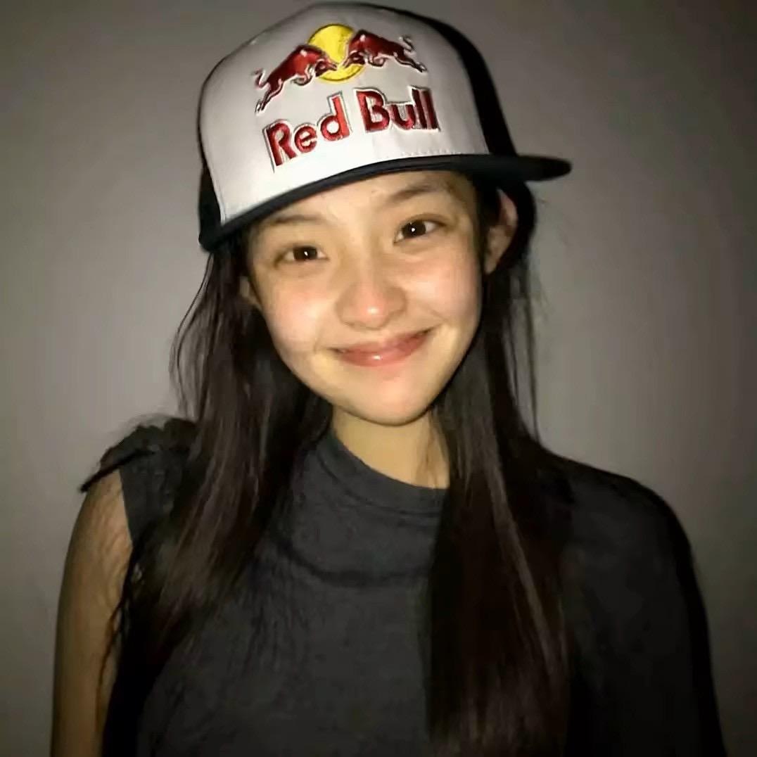 卖萌被打掉门牙