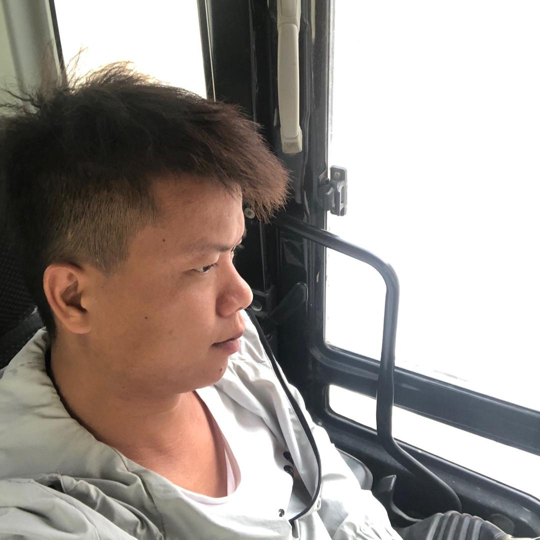 魏少爷。