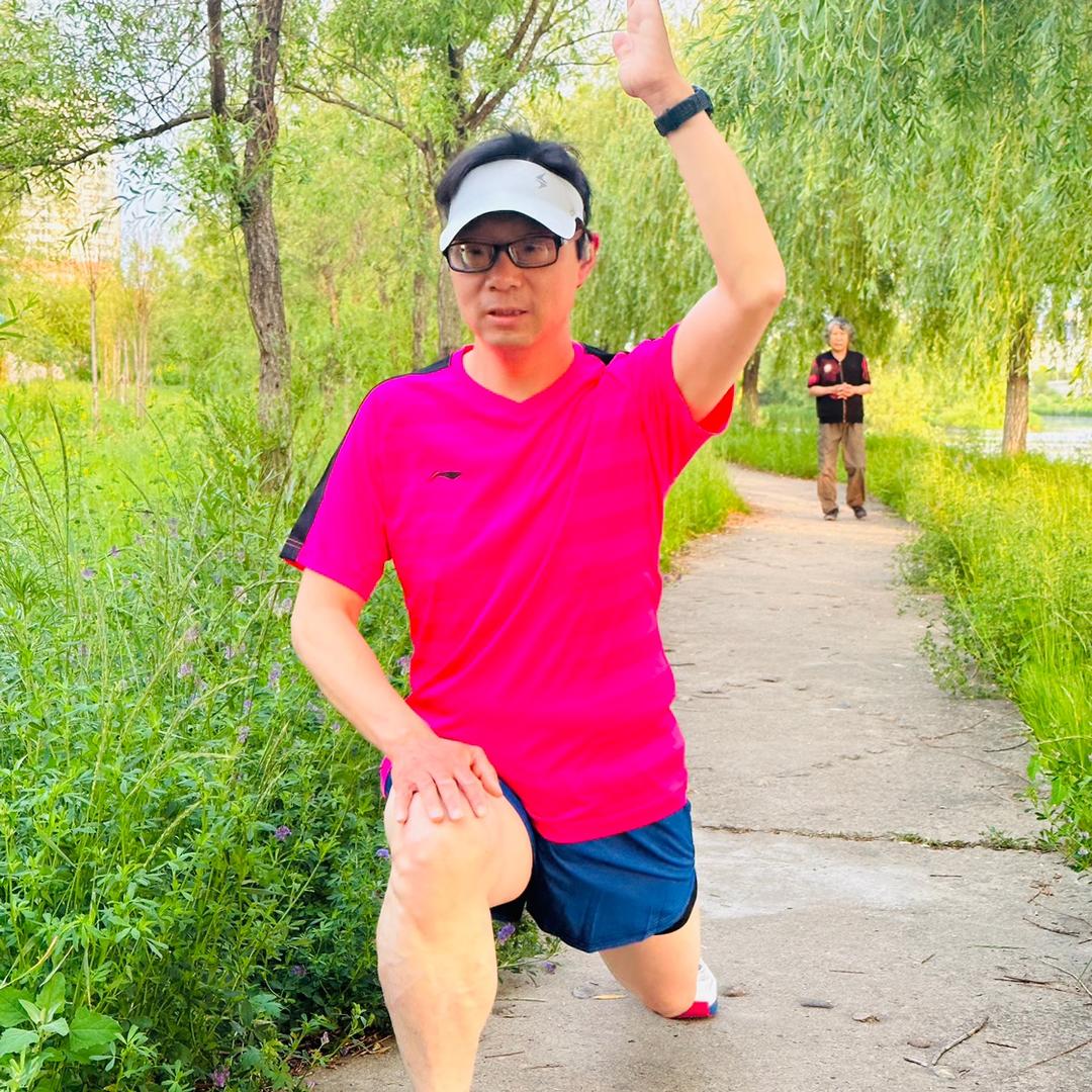 奔跑的小伙-运动装备