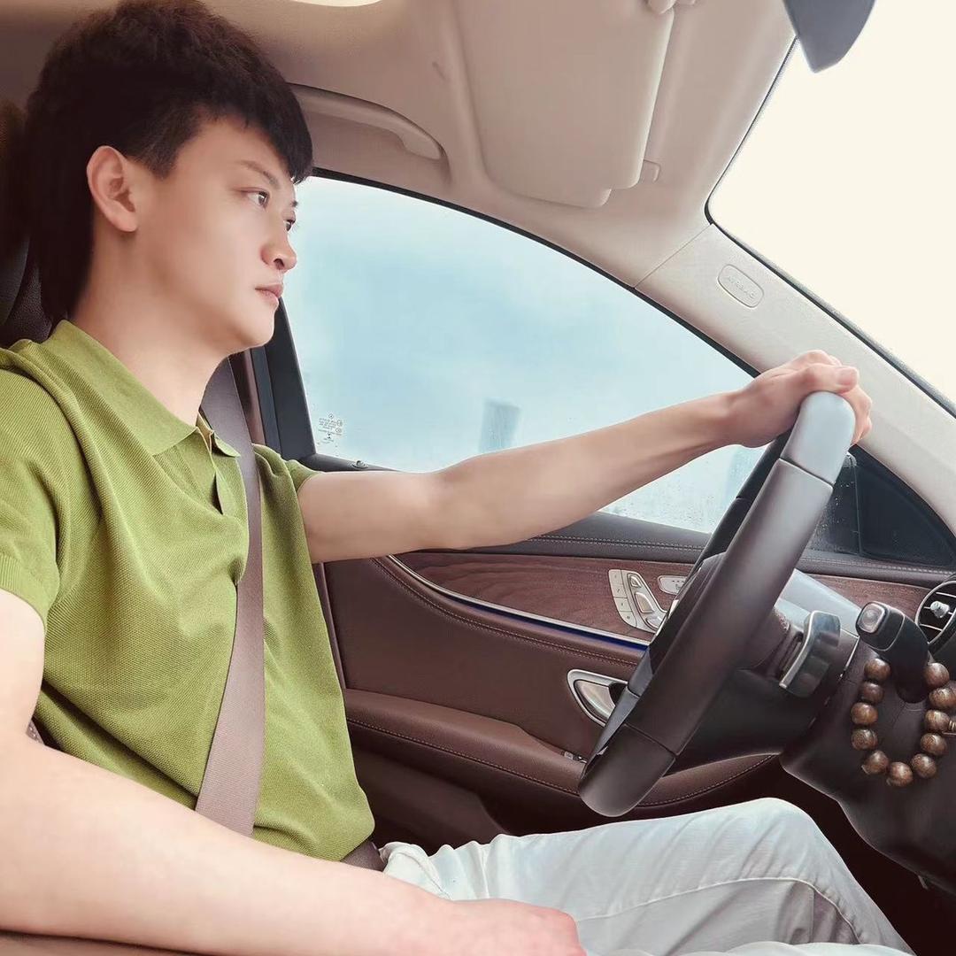 翟良盼发型设计B4公寓2716室卡丝造型