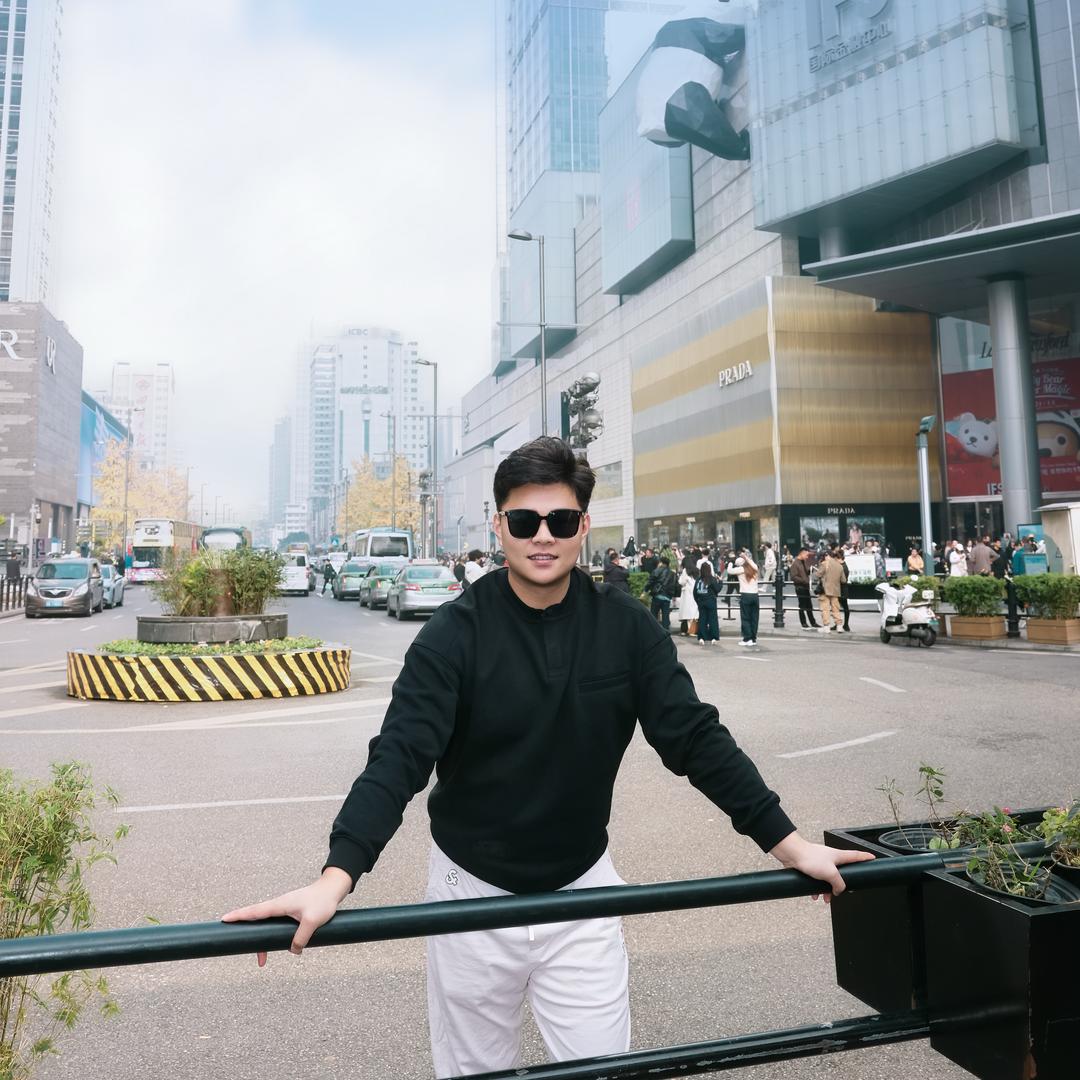 小镇哥哥的旧书摊