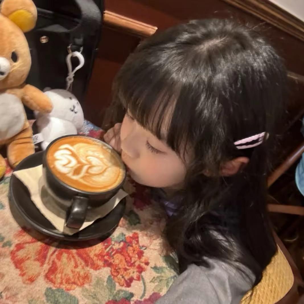 爱吃香菜.