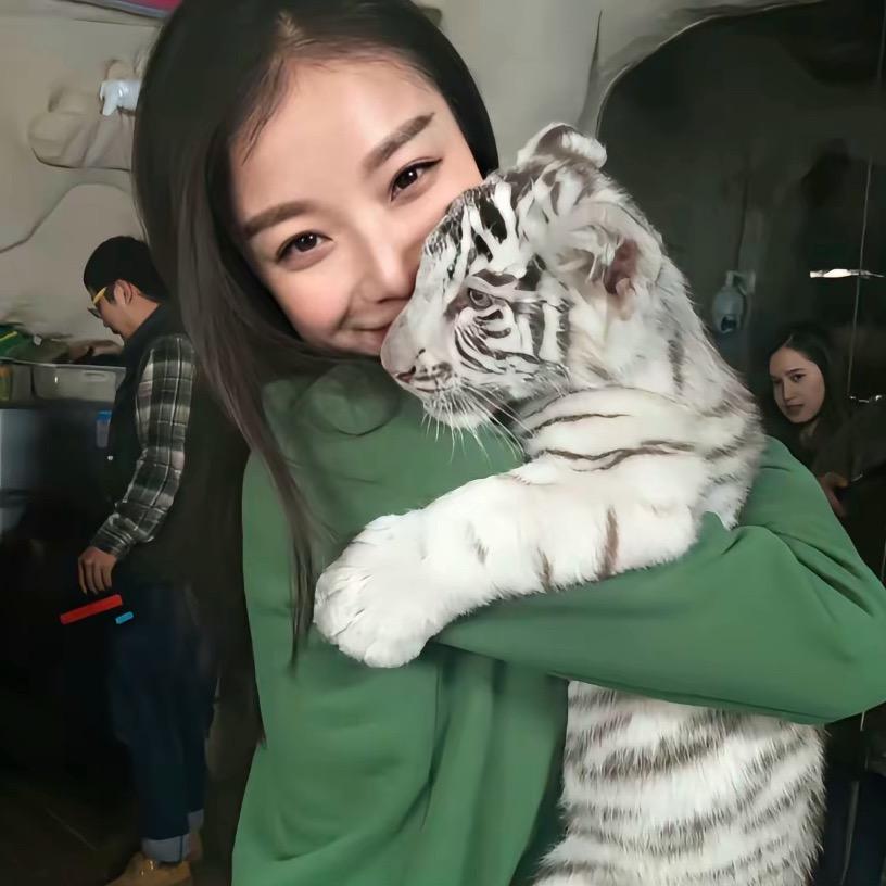 莉.